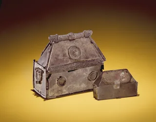 Zwei grabförmige Schreine, Lough Erne, County Fermanagh (Bronze)